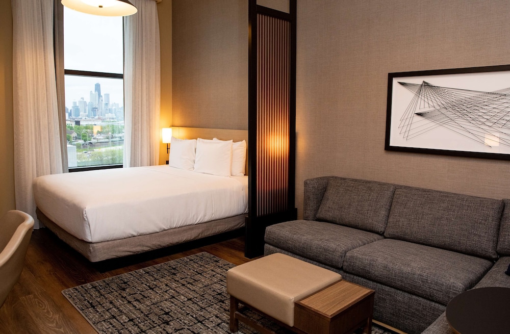 ROOM, KING BED, SOFA