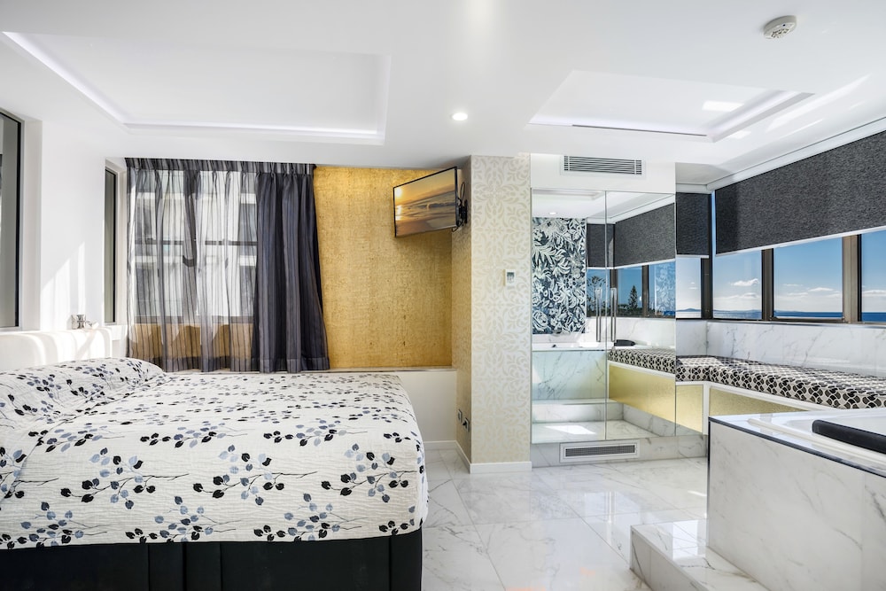 PACIFIC BEACH RESORT 24/77