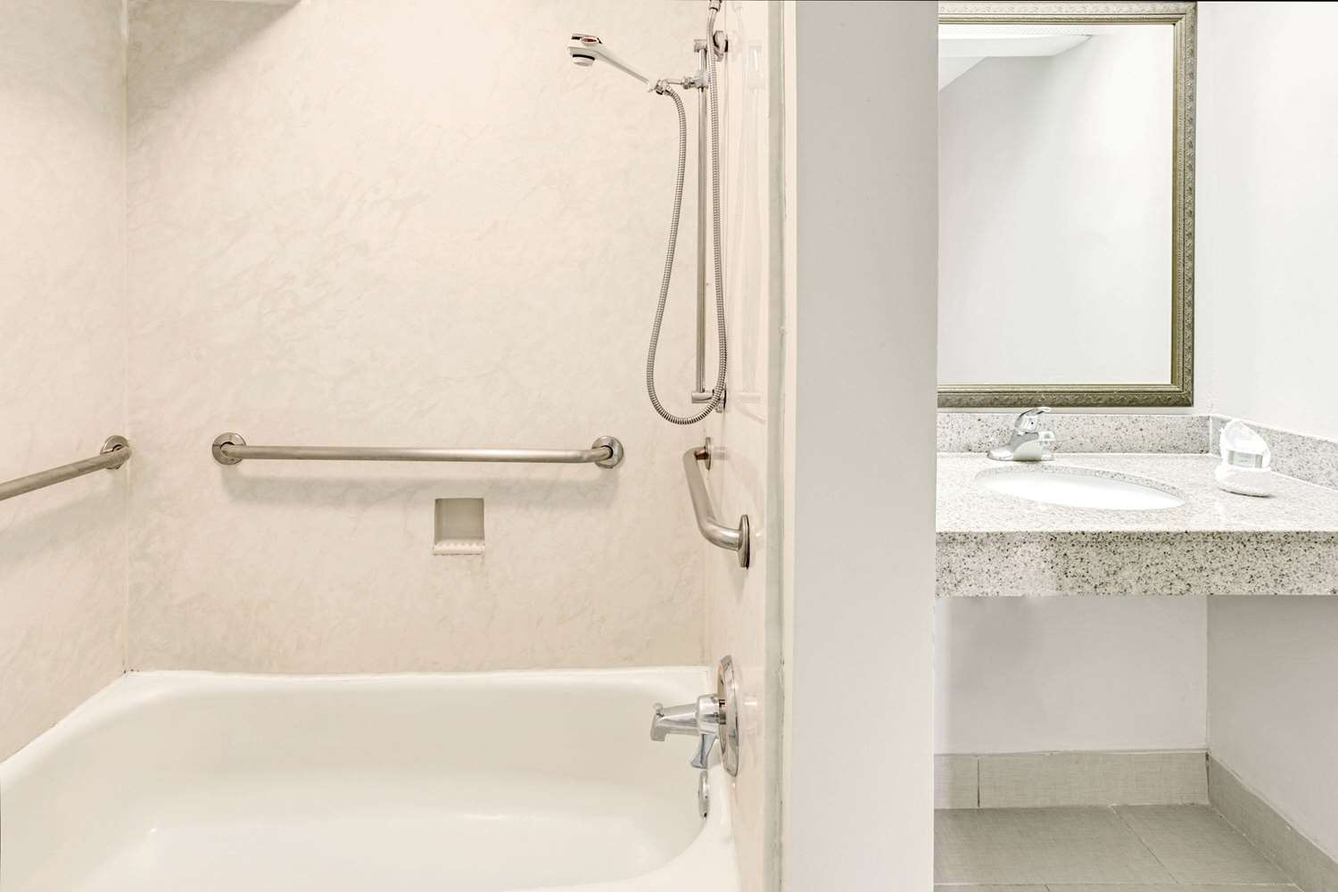 Travelodge By Wyndham Silver Spring 13/13