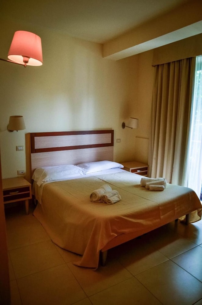 HOTEL MILOMAX 35/68