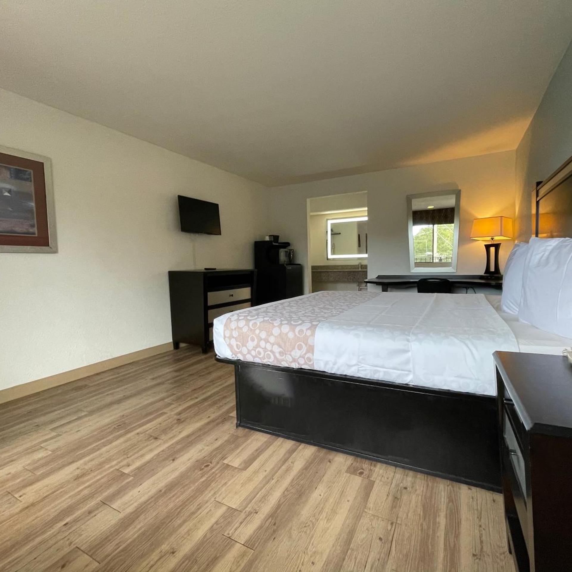 Tricove Inn and Suites 19/36