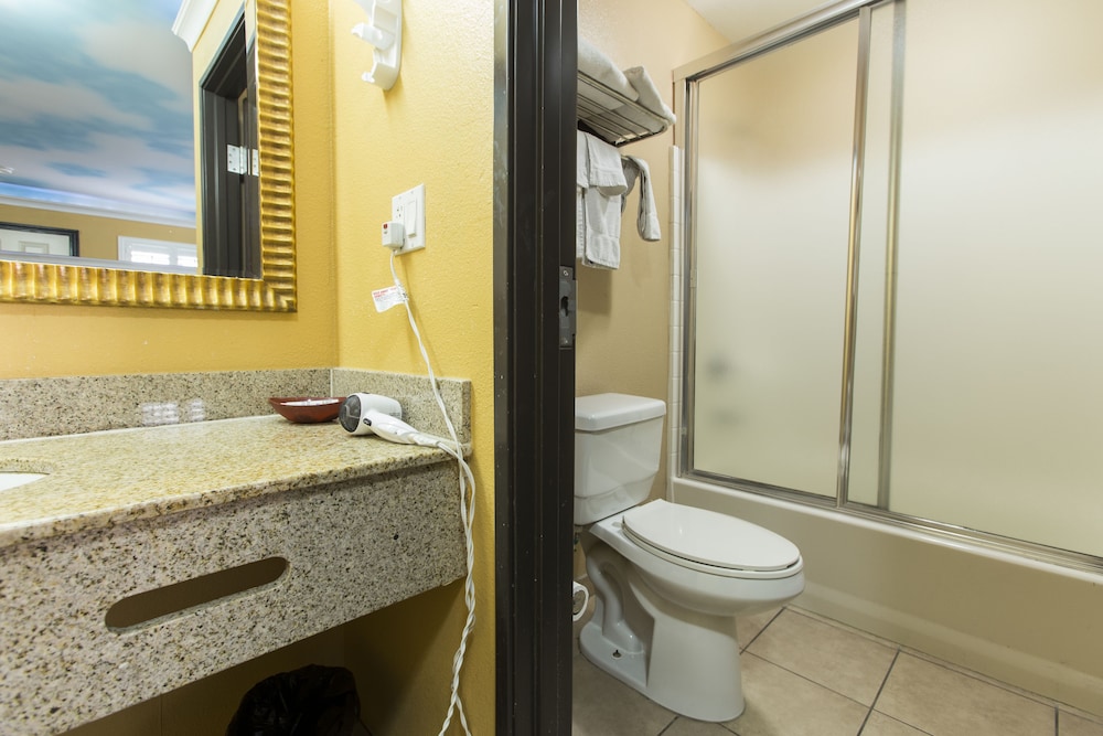 Hollywood Palms Inns & Suites 49/56