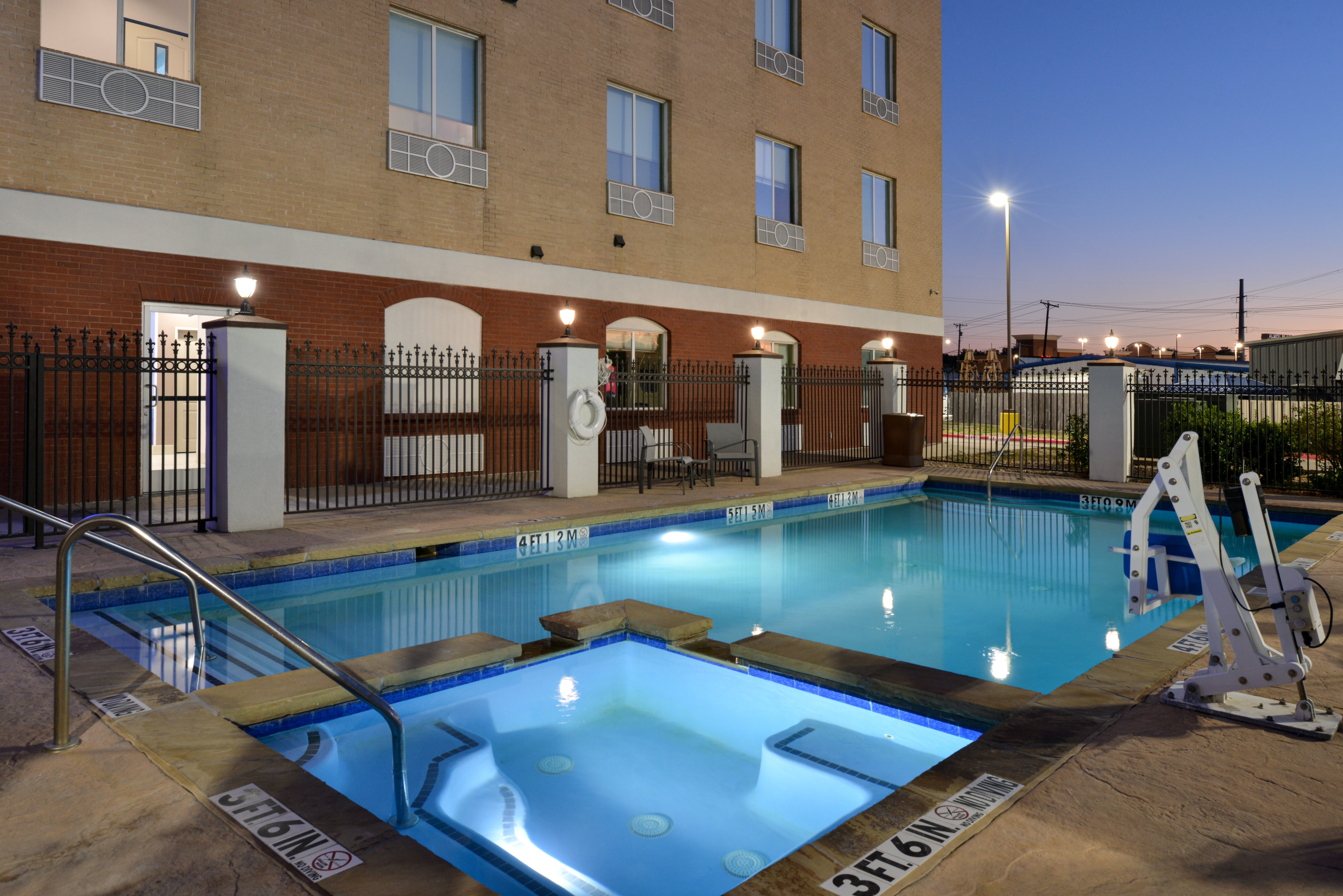 Holiday Inn Express & Suites Royse City - Rockwall, an IHG Hotel 37/70