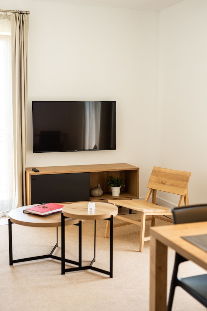 Port Plaza Apartments 23/42
