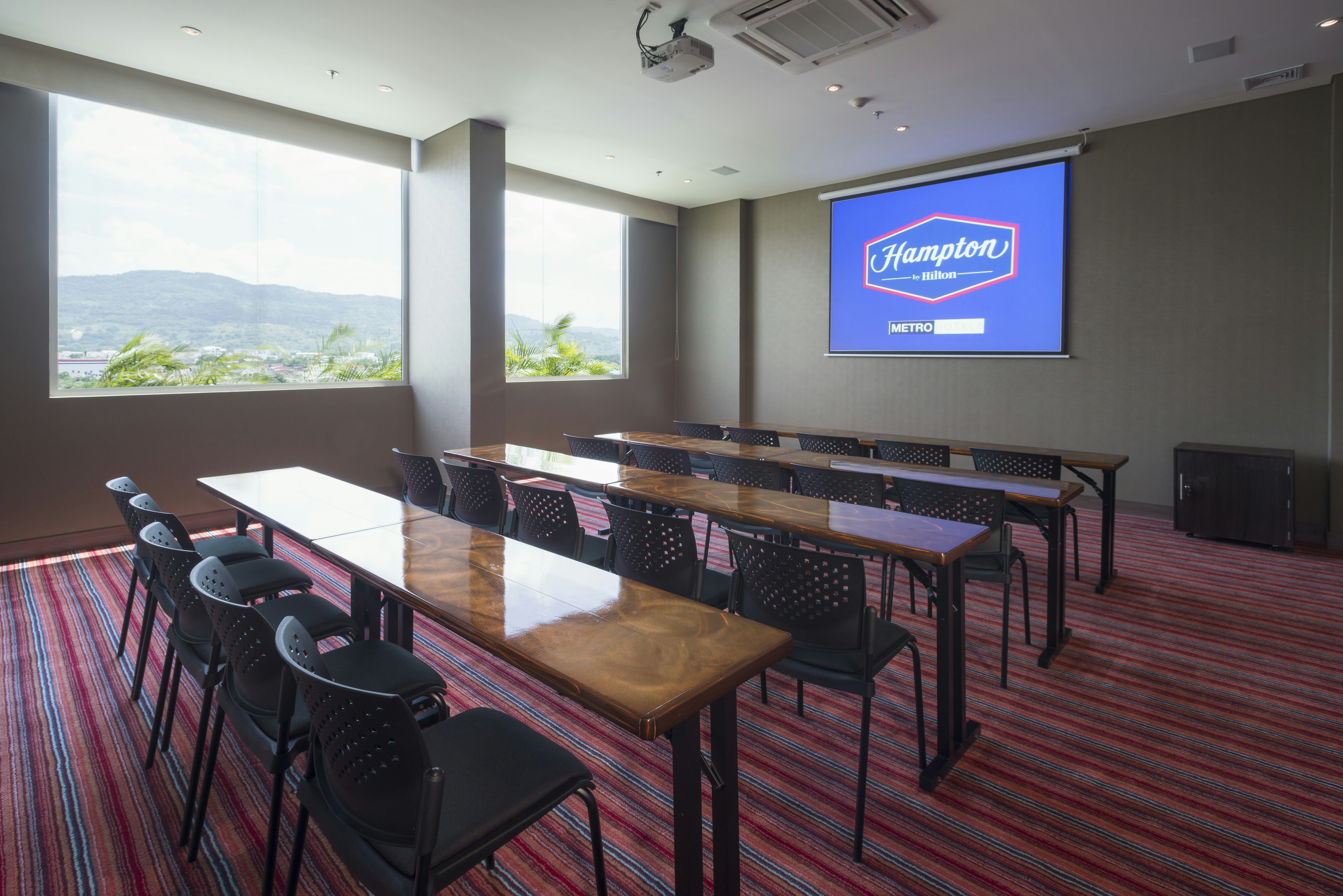 Hampton by Hilton Yopal 18/22