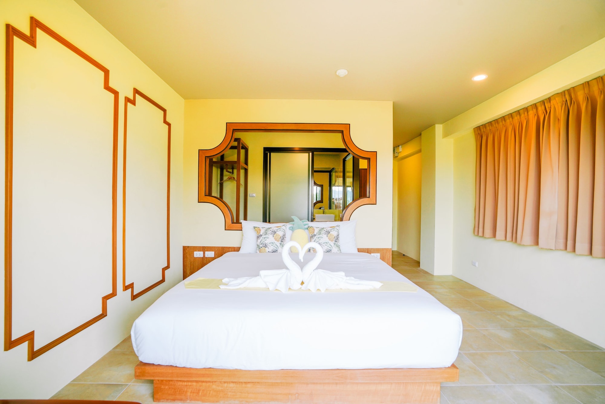 Space, Deluxe, King Bed, Town View، ROYAL PINEAPPLE HOTEL a welcome to wealth and good fortune 5/10