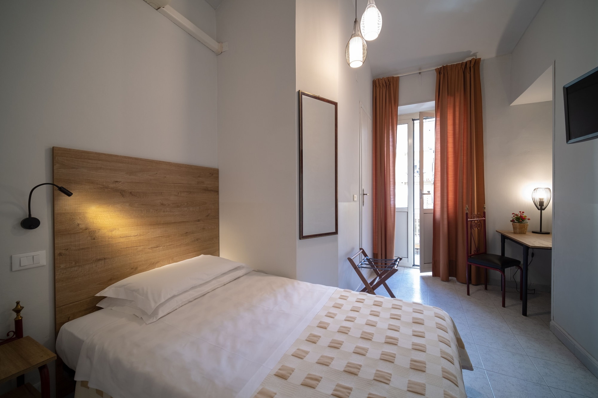 ROOM, SINGLE