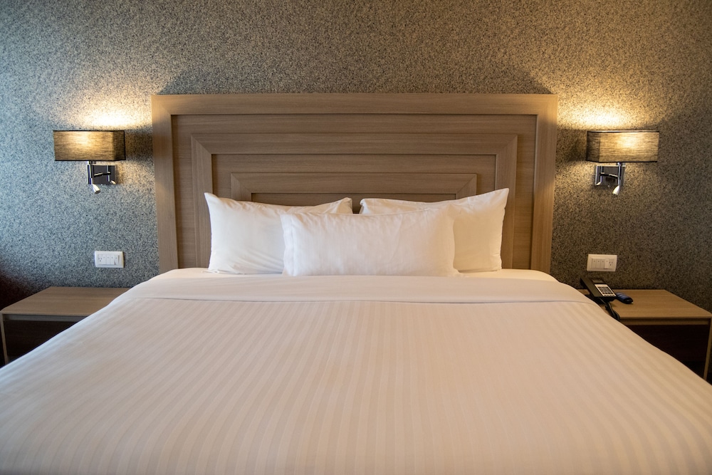 ROOM, KING BED, ACCESSIBLE