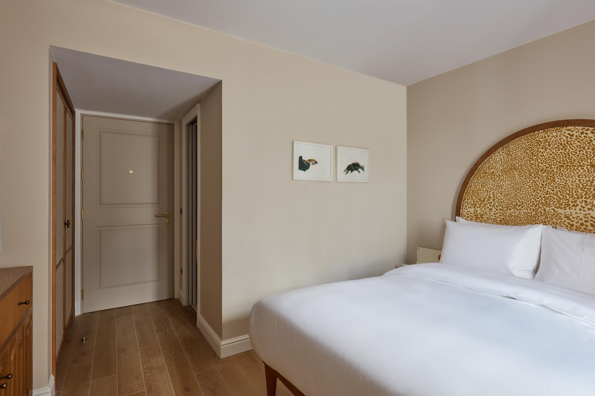 Collection, Queen Bed