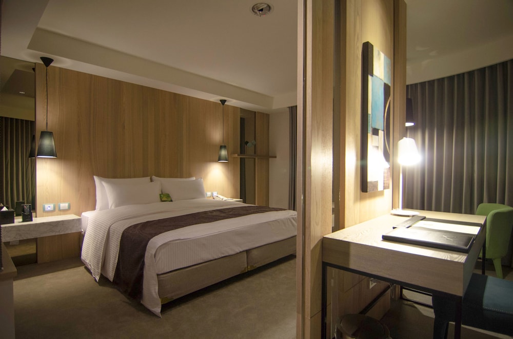 Gogo Hotel 12/56