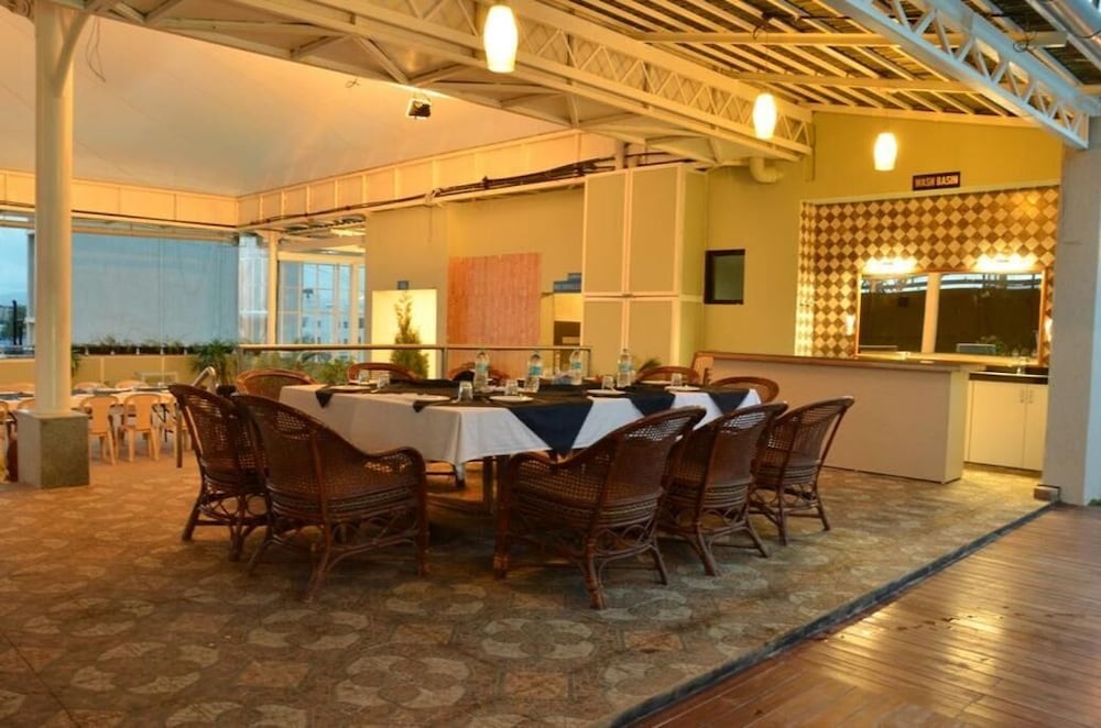 Hotel Vrishali Executive 52/61