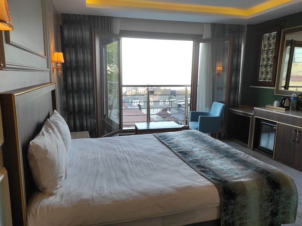 DELUXE, DOUBLE BED, SEA VIEW, BALCONY