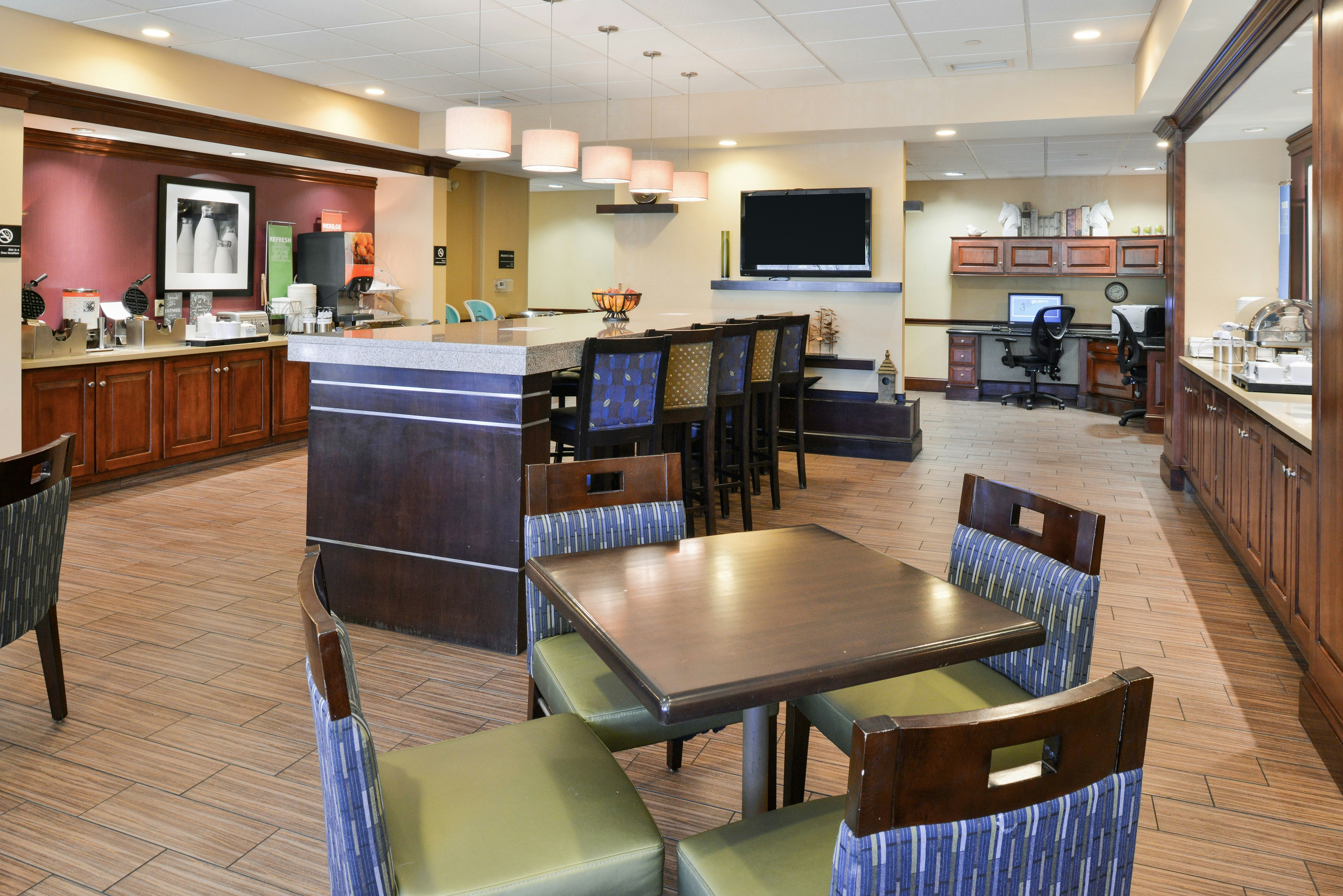 Hampton Inn Waynesboro/Stuarts Draft, VA 30/42