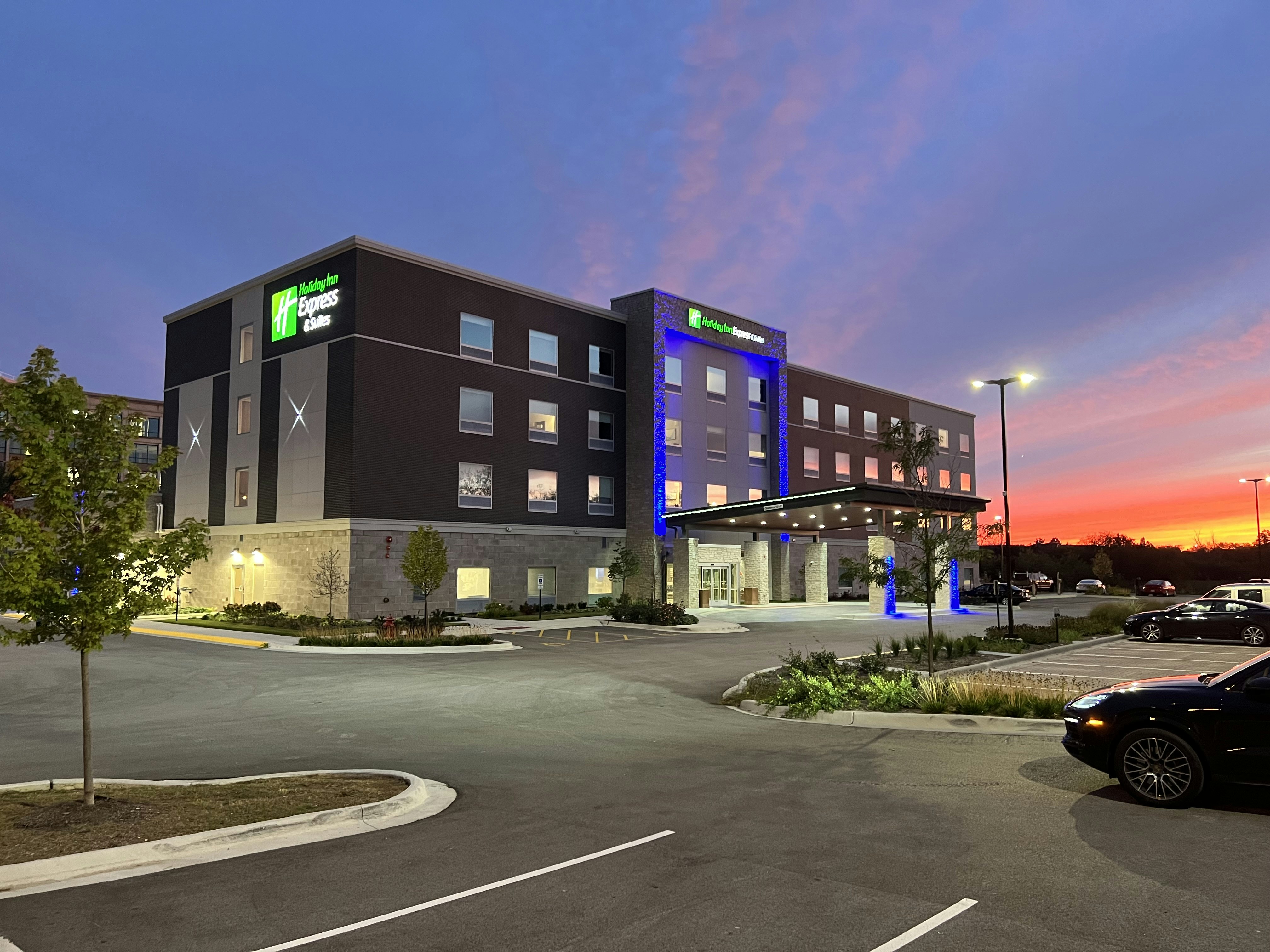 Holiday Inn Express & Suites Chicago Schaumburg, an IHG Hotel 36/50