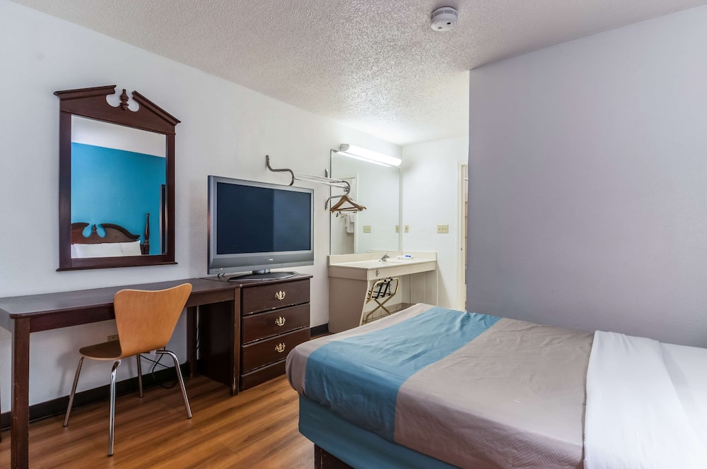 Motel6 Southgate, MI - Detroit 12/60