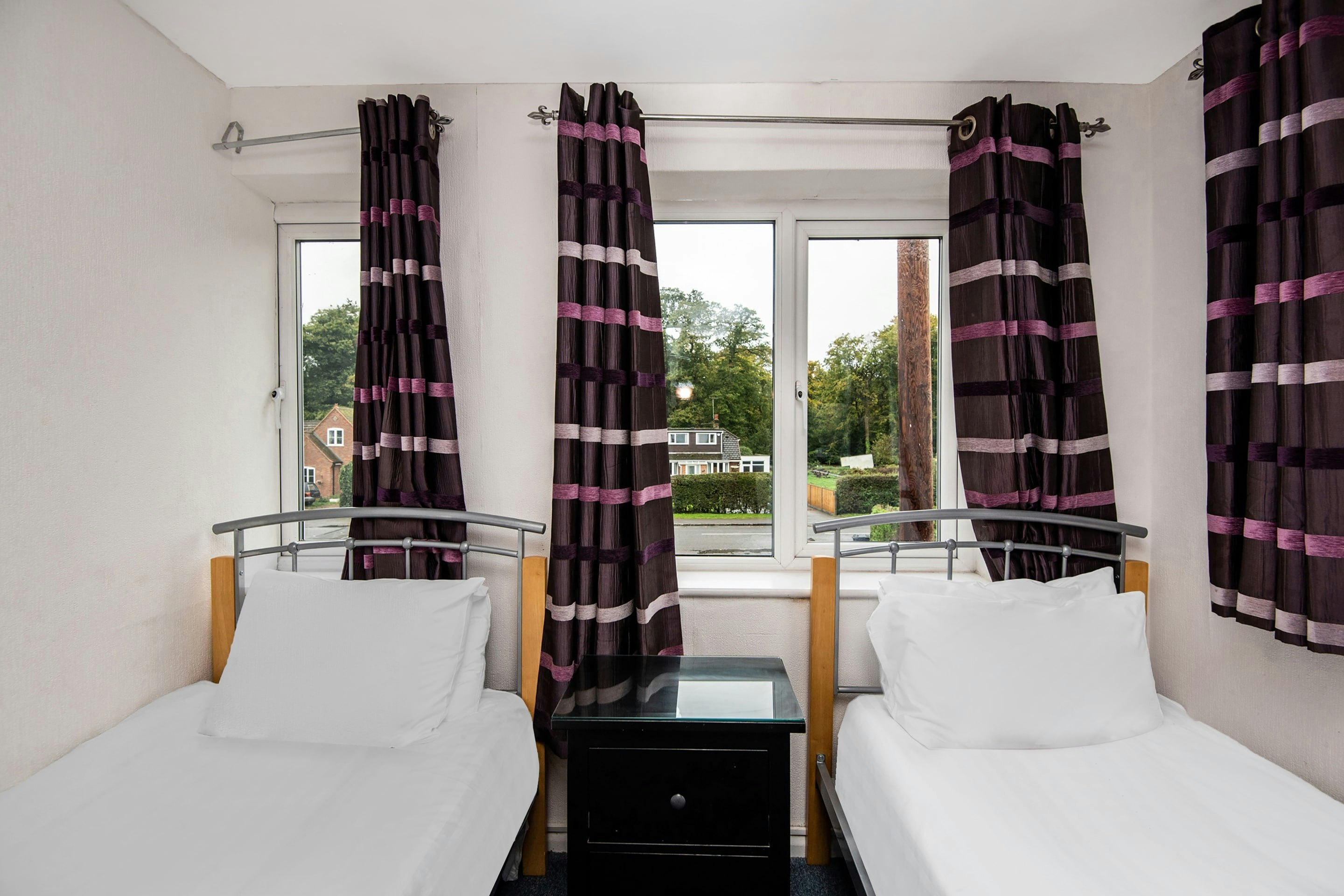 Standard Twin Room - Shared, OYO Chriss Motel 6/10