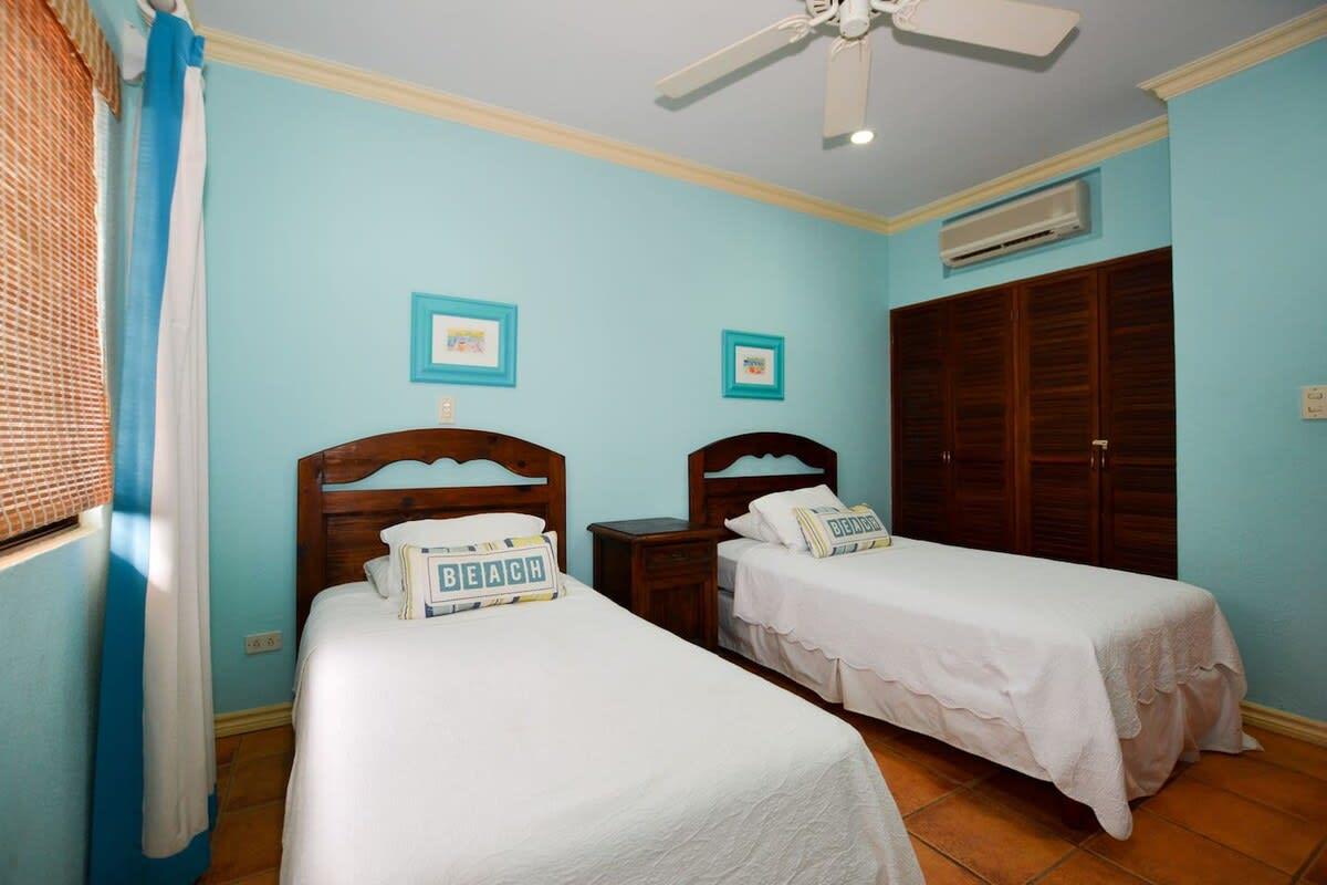 Spectacular - Spacious unit in Flamingo in front of the beach 9/34
