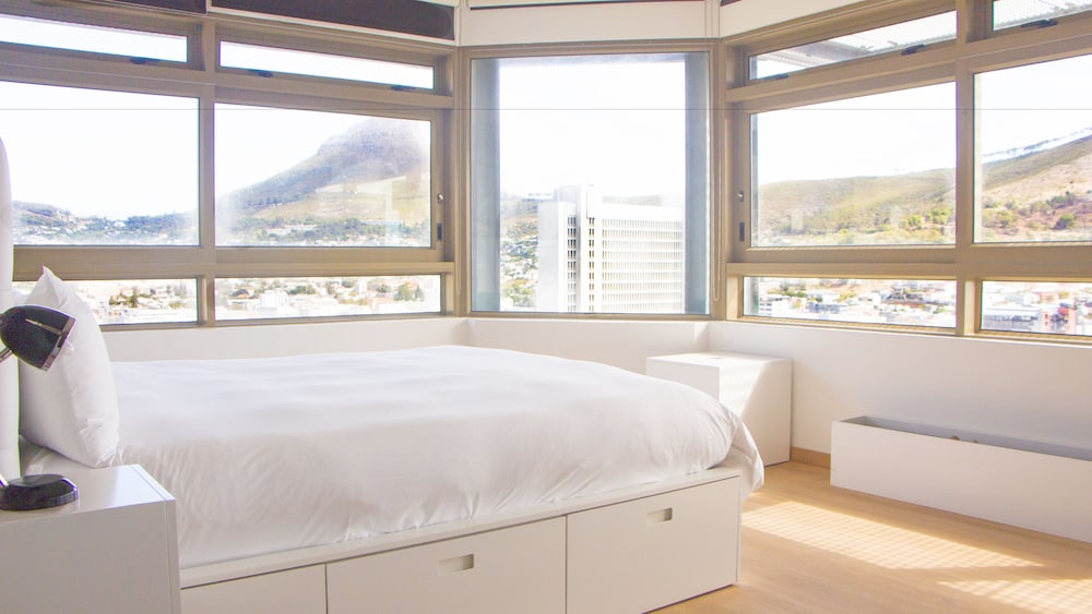 ITC Hospitality Group Penthouse 2 Bedrooms Cartwright s Corner 6/38