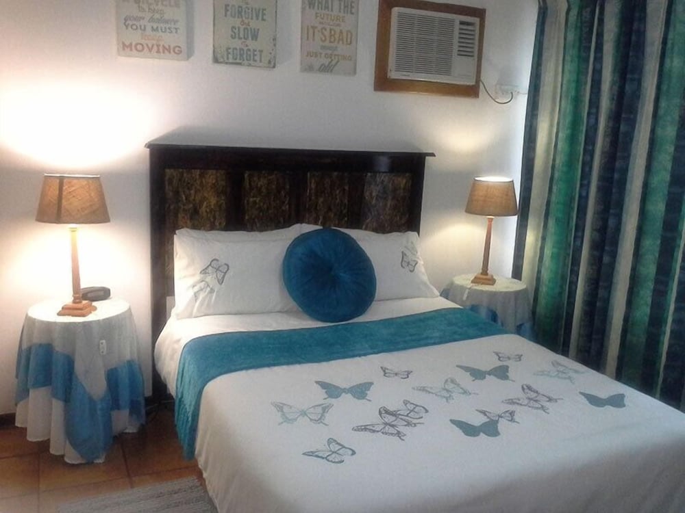 La Rochelle Inn 5/19