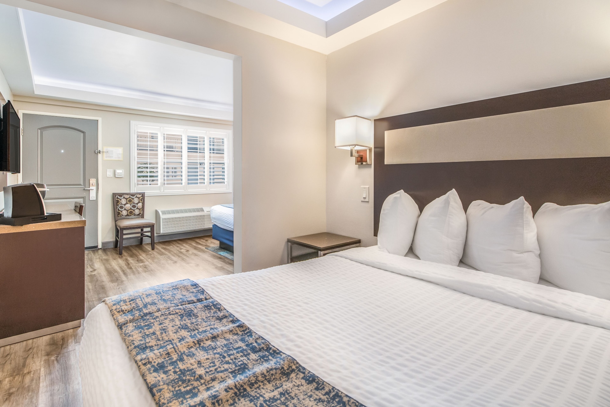 1 BEDROOM, DOUBLE BED