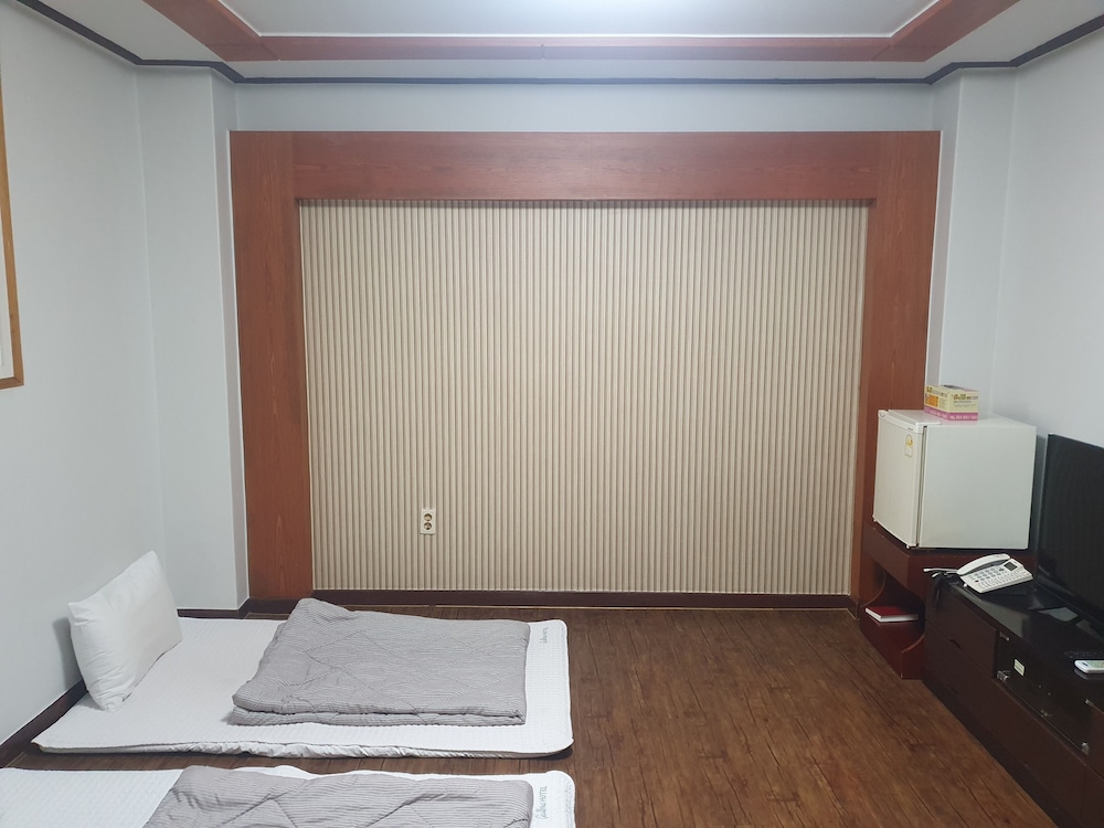 Galleria Hotel 2/56