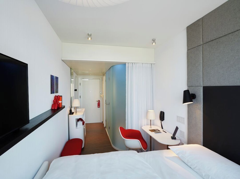 ROOM, KING BED, HIGH FLOOR