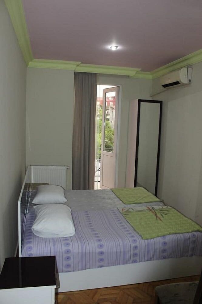 Lux Batumi 2/6