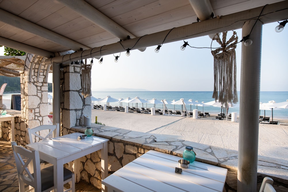 Thomatos Apartments Lourdas Beach 24/50