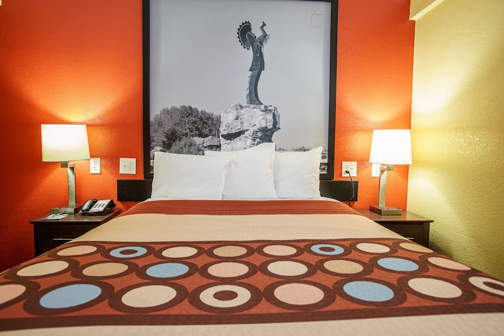 Super 8 by Wyndham Wichita Airport 15/47