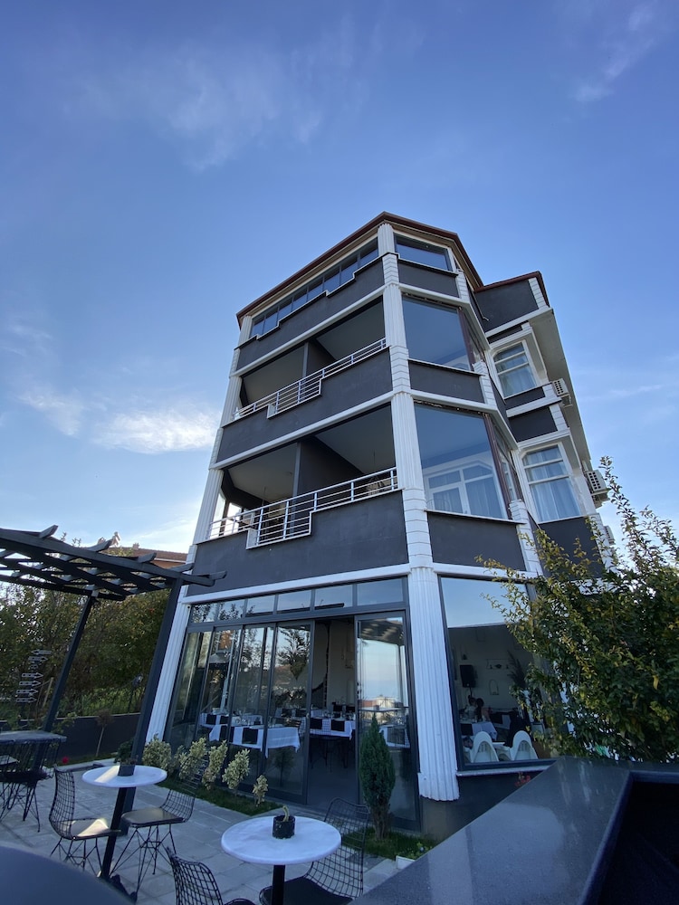 No 57 Suites 2/50