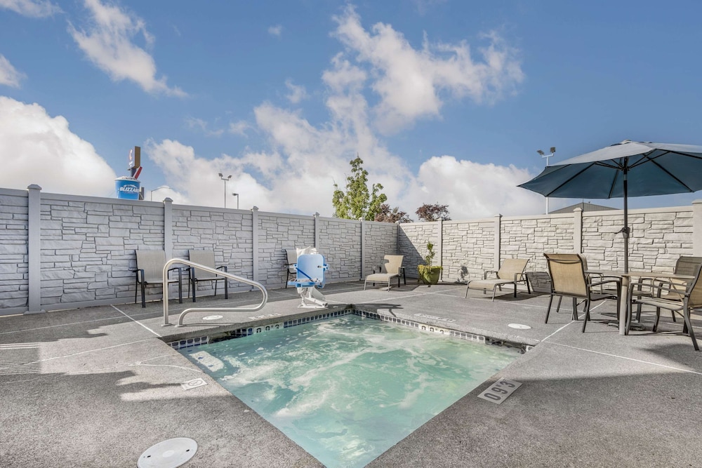 swimming pool spa