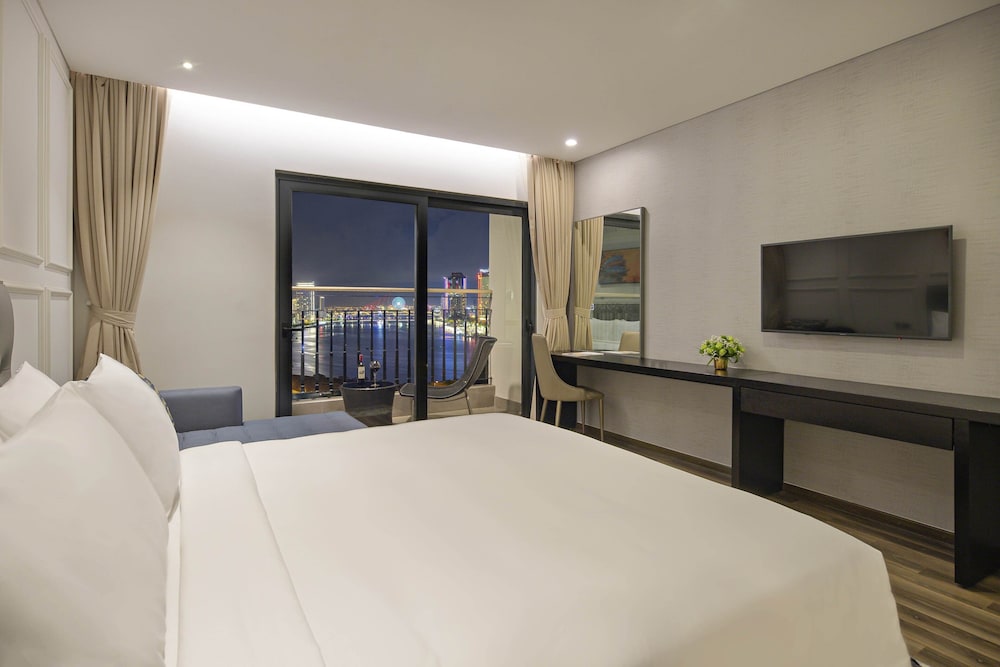 Wyndham Danang Golden Bay 10/50