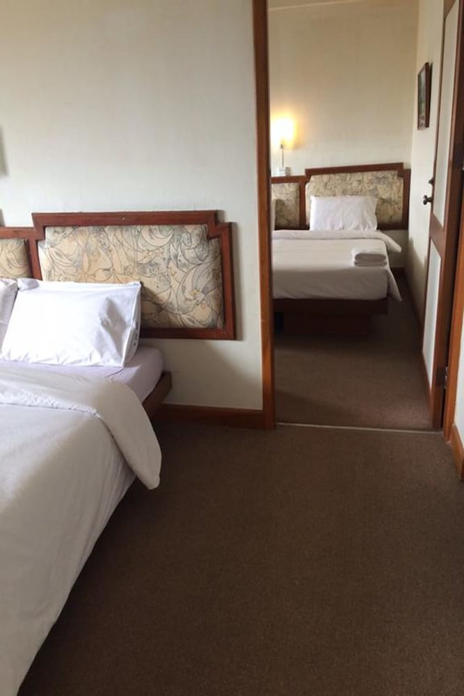 Paradorn Inn 9/19