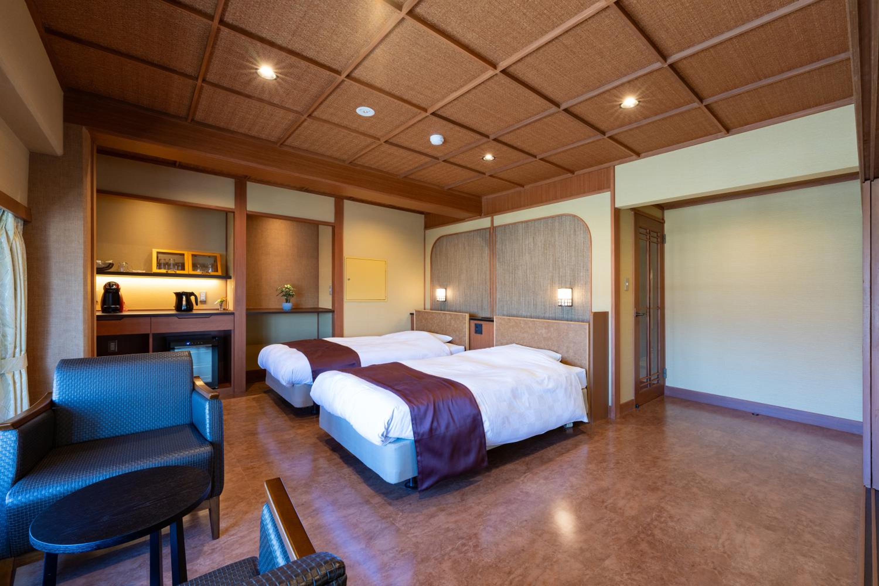 غرفة يابانية قياسية بإطلالة على الحديقة بأرضية تاتامي في المبنى الرئيسي، HOTEL SEKITEI 3/4