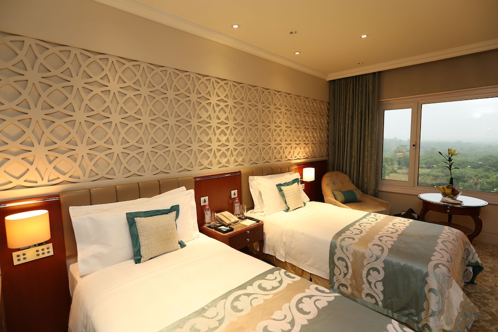 Taj Palace, New Delhi 21/80
