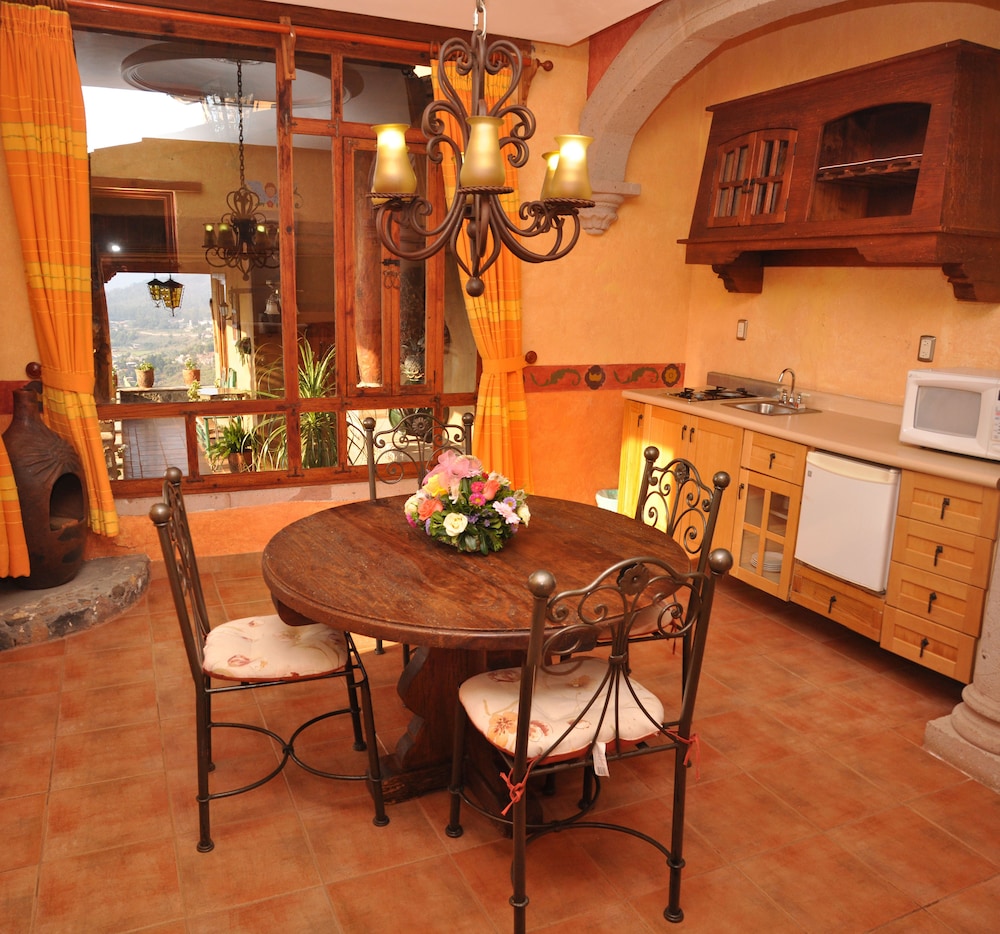 Eco Hotel Ixhi 57/74