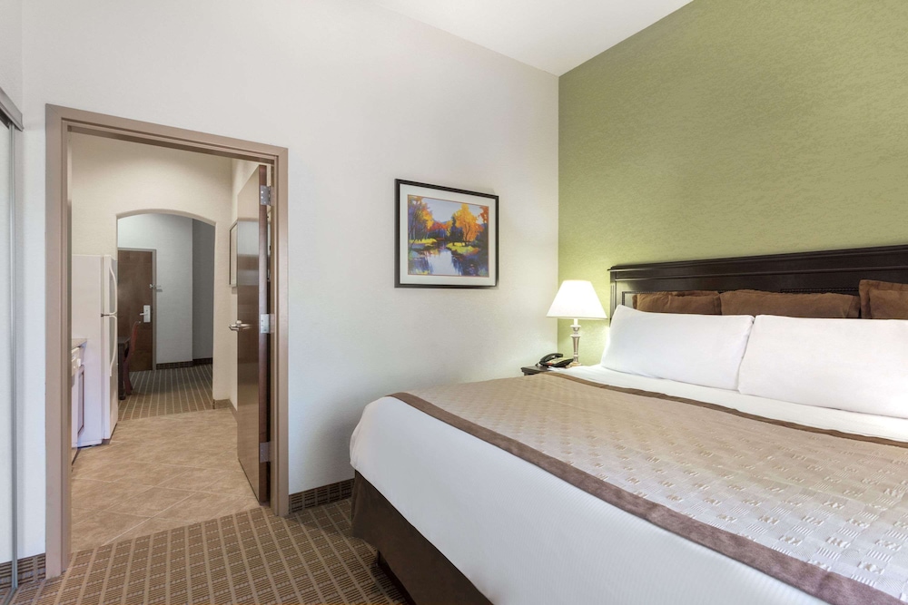 1 Bedroom, Executive, Suite, King Bed, Kitchen