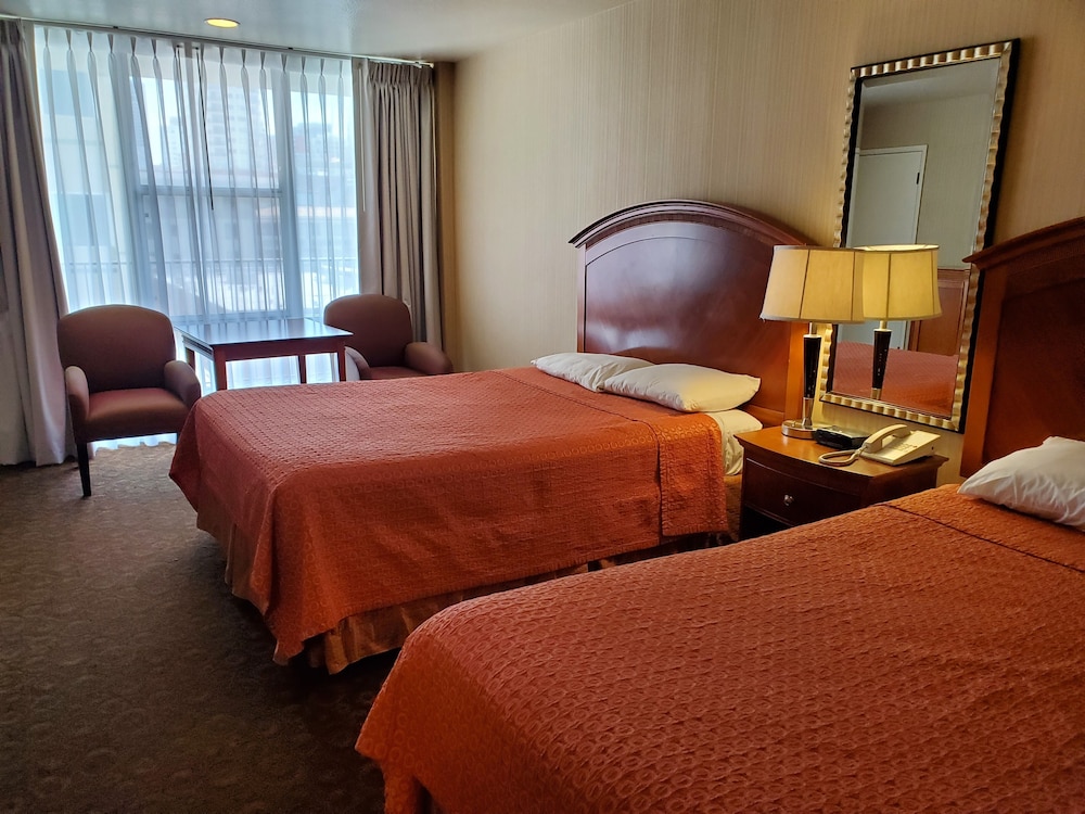 Royal Pacific Motor Inn 23/59