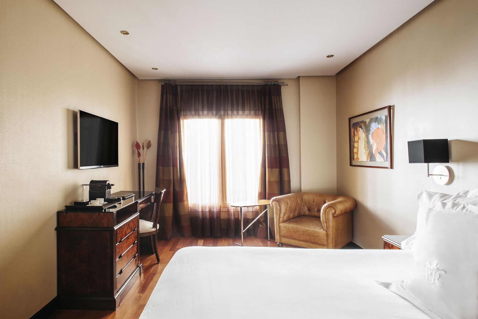 SUPERIOR, DOUBLE OR TWIN BED