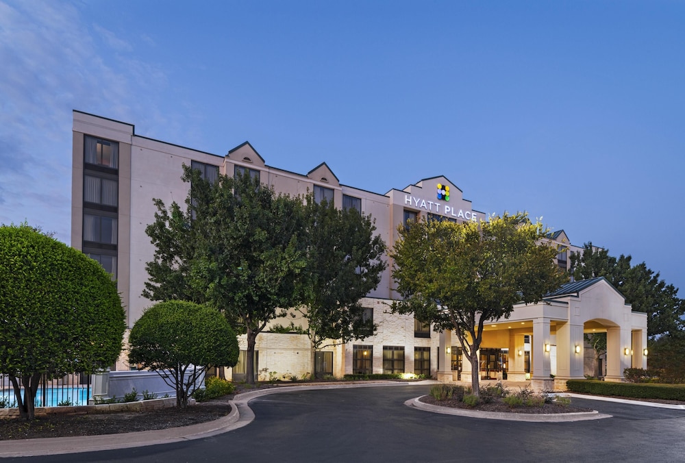 Hyatt Place Austin/Arboretum 68/69