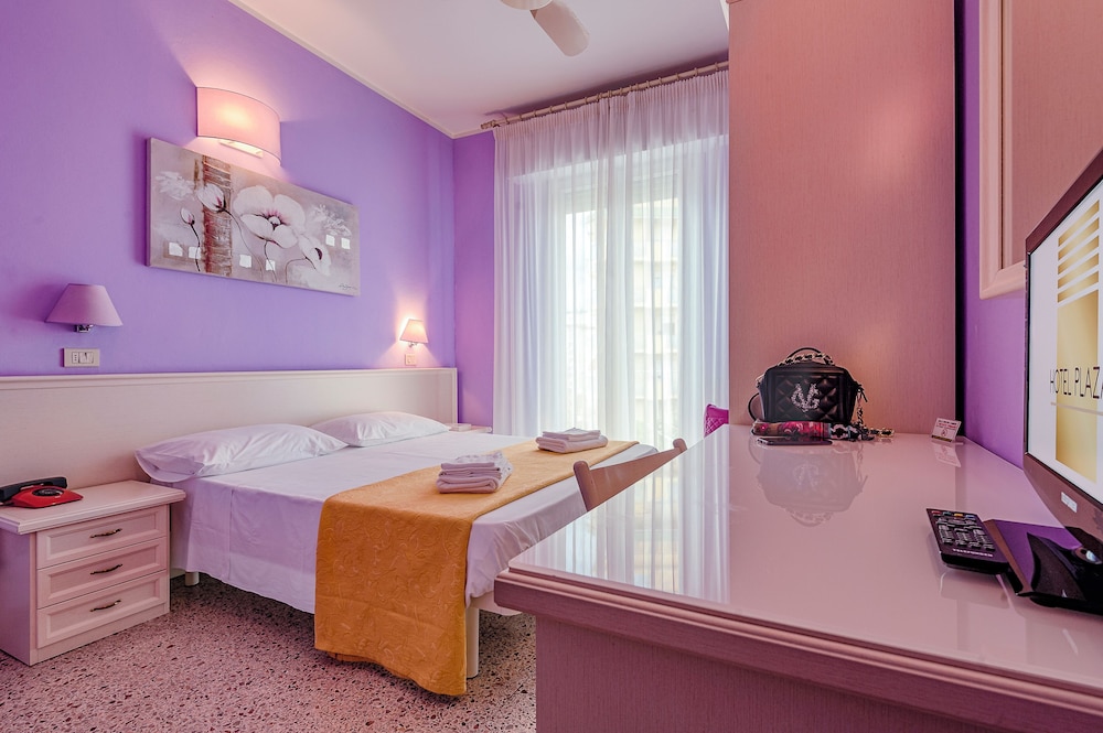 HOTEL PLAZA 21/53