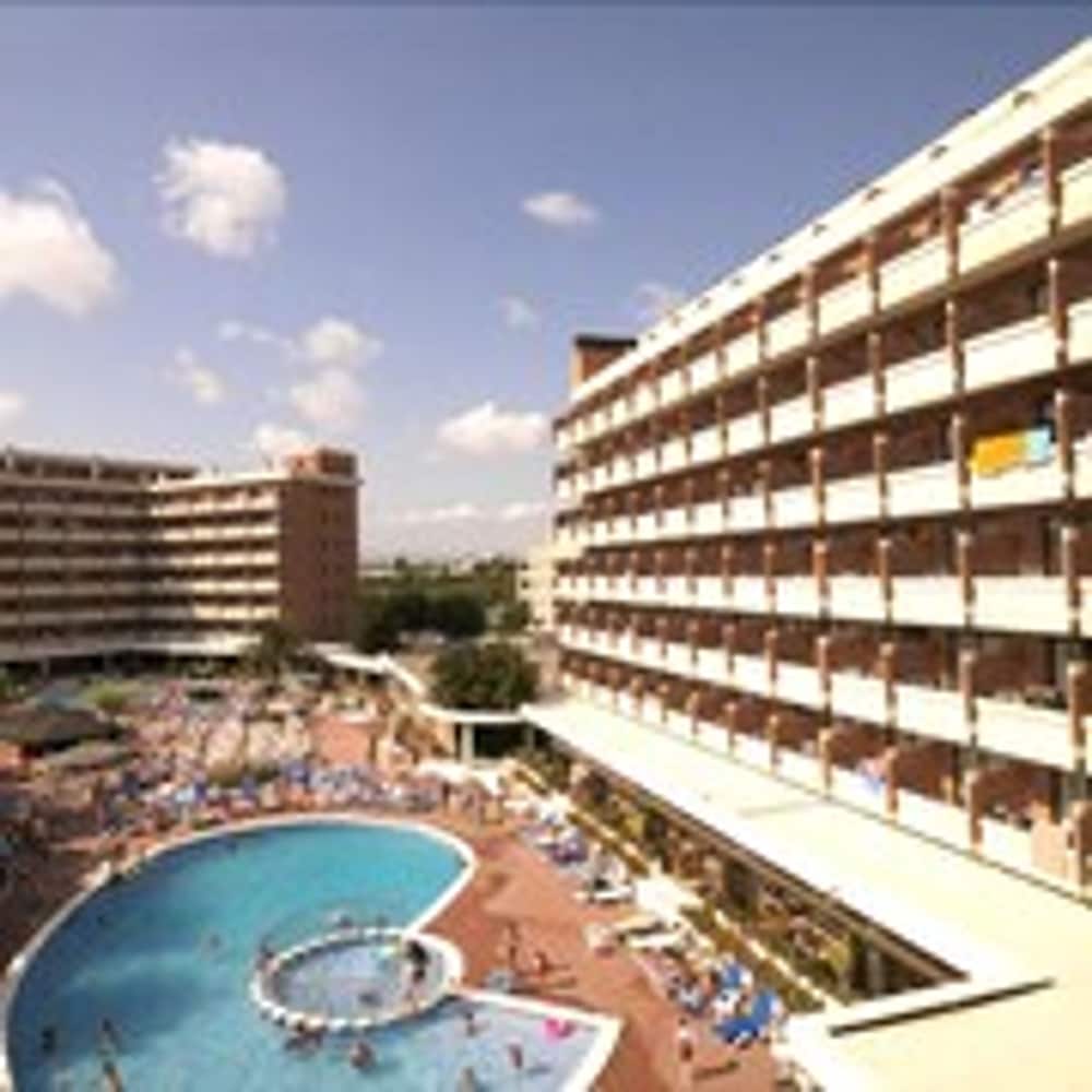 California Gardens Hotel 3/50