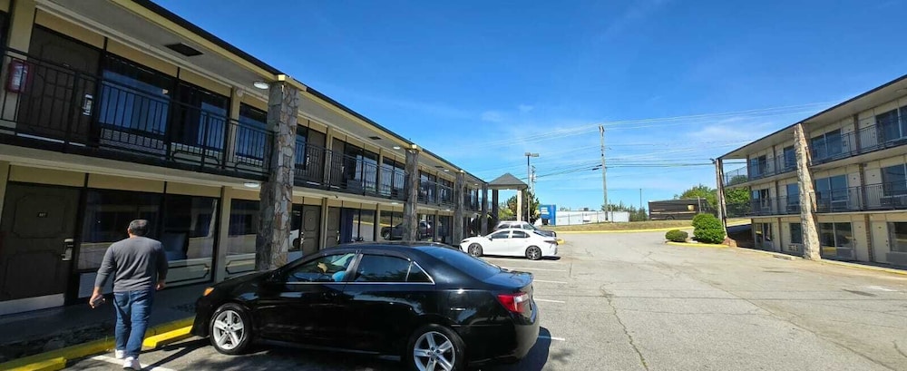 Riverside Inn & Suites by OYO Danville Ceaser Casino 56/68