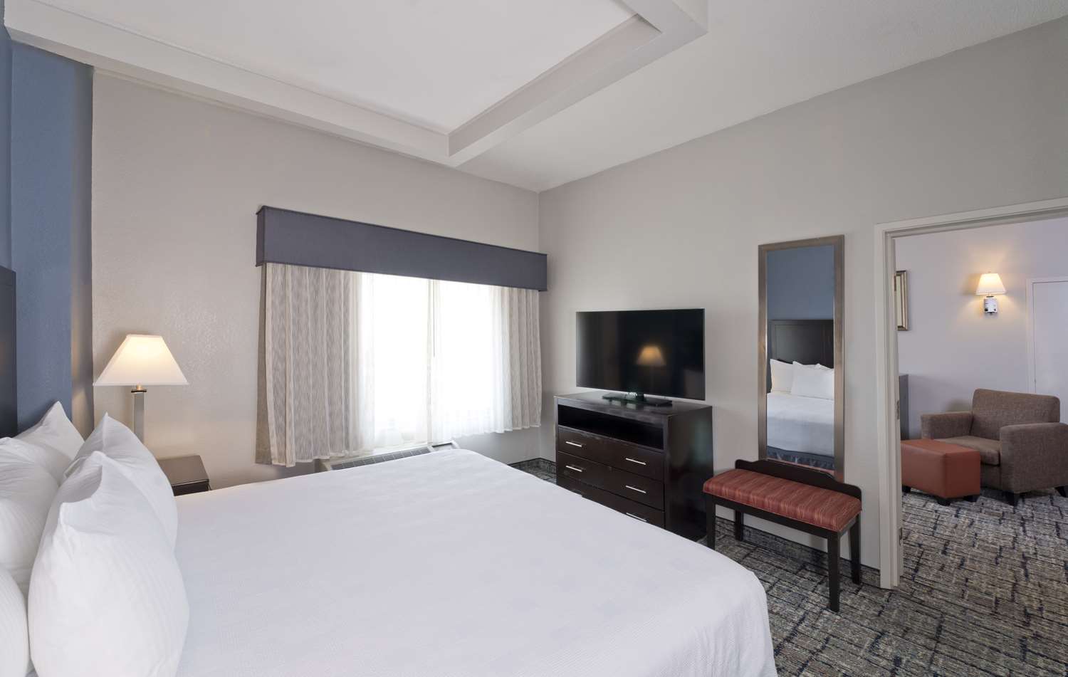 Suite, King Bed, Executive Level, Sofa, Hot Tub