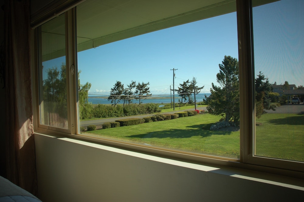 GreenHouse Inn by the Bay 62/62