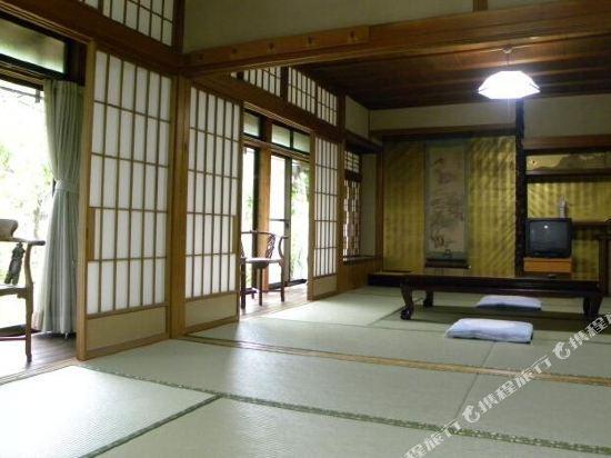 Japanese, No Bathroom