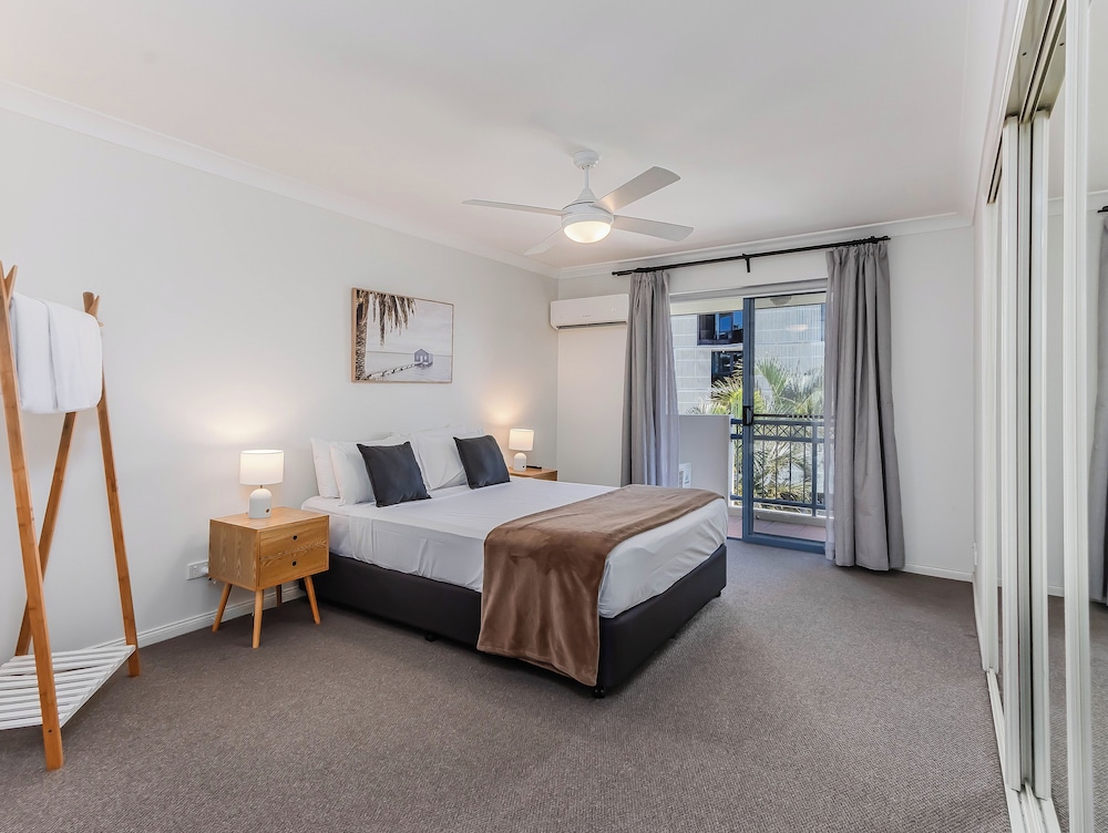 Bella Mare Beachside Apartments 24/77