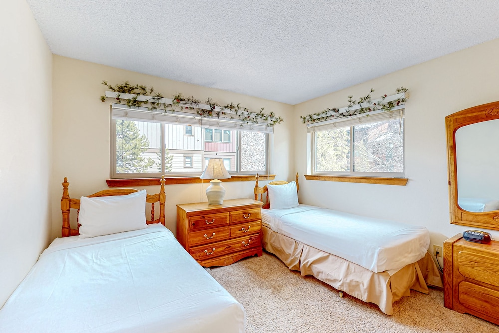 Pine Ridge Condominiums 11/50
