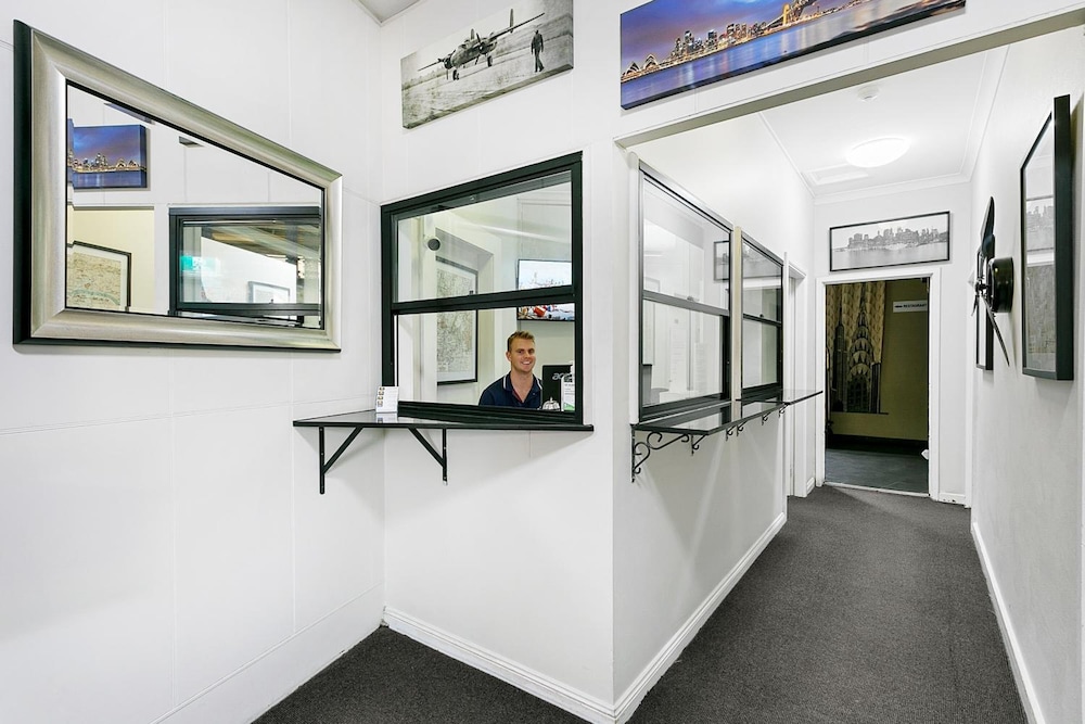 Airport Hotel Sydney 32/40