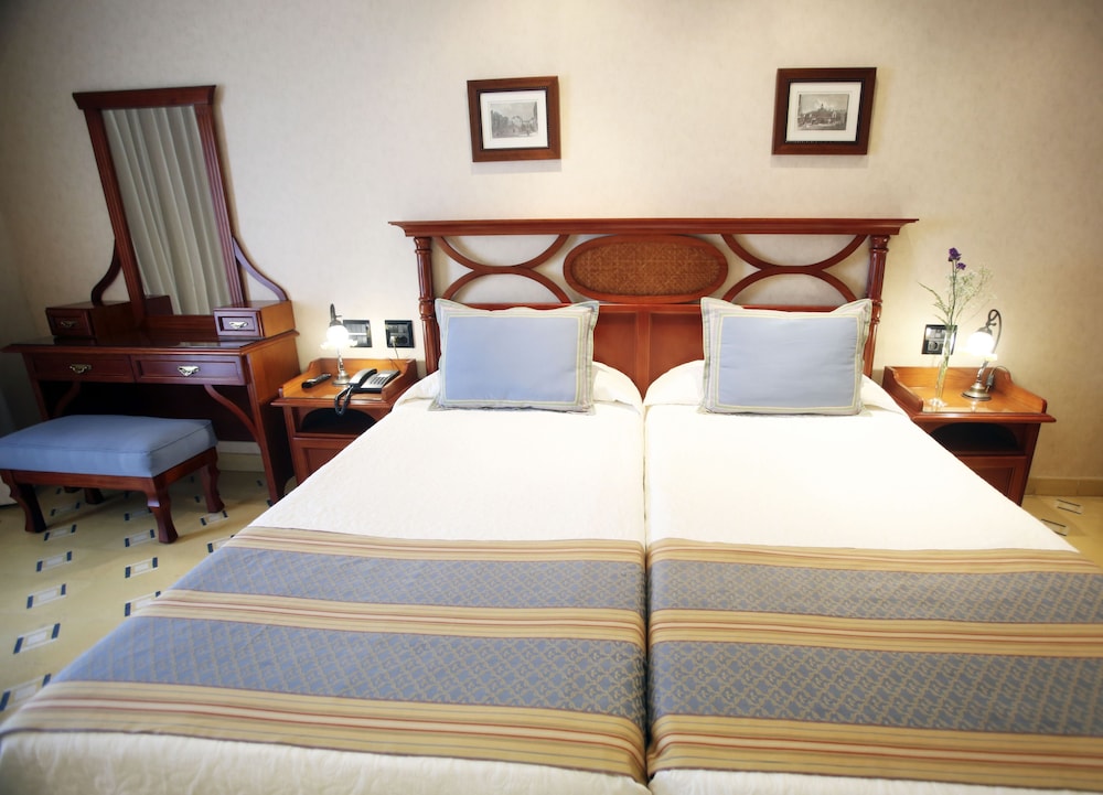 Reveron Plaza Hotel 8/38